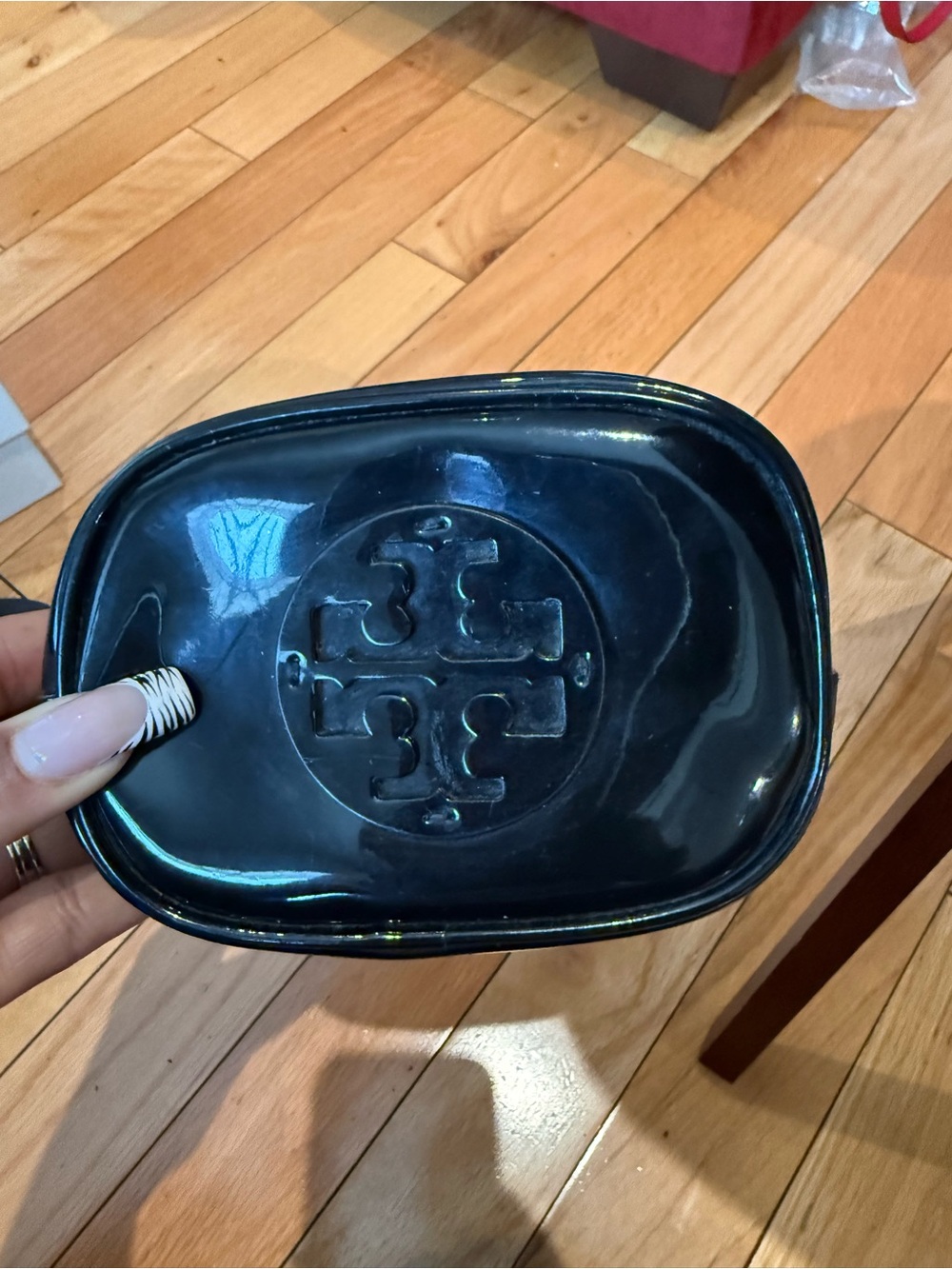 Tory Burch Black Patent Logo Travel Pouch - Picture 4 of 4